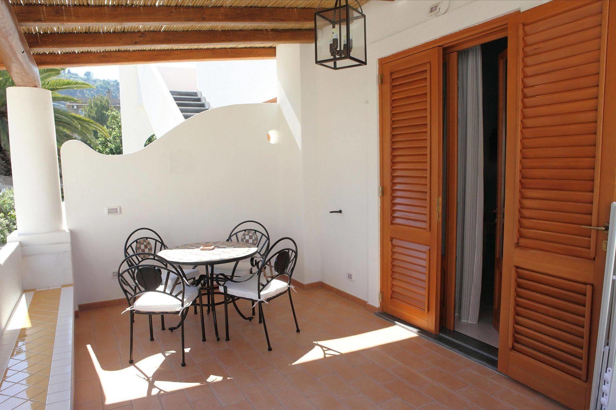 ליפארי Hotel Residence Mendolita מראה חיצוני תמונה